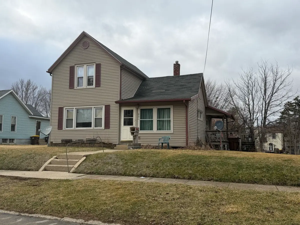 934 E Garden Street, Freeport, IL 61032 - #1