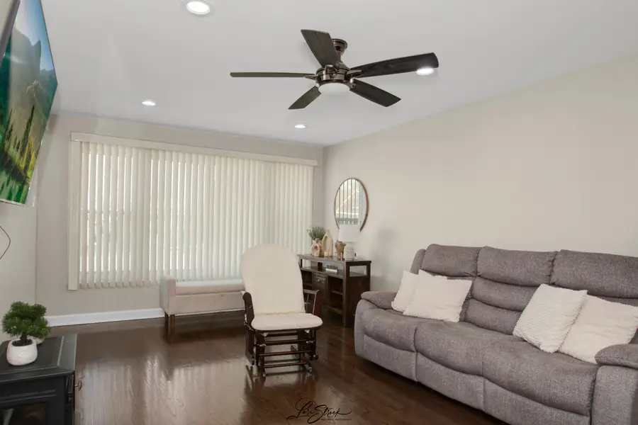 11046 S Ewing Avenue, Chicago, IL 60617 - #3