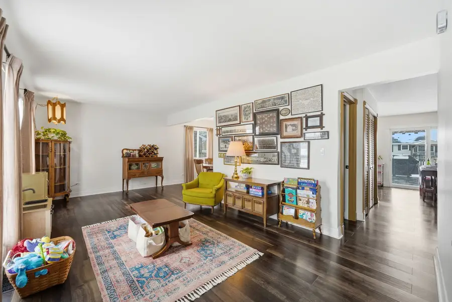 30W240 Leominster Court, Warrenville, IL 60555 - #3