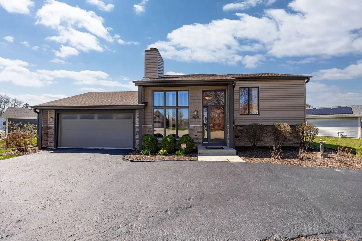 325 Homewood Drive, Bolingbrook, IL 60440 - #1