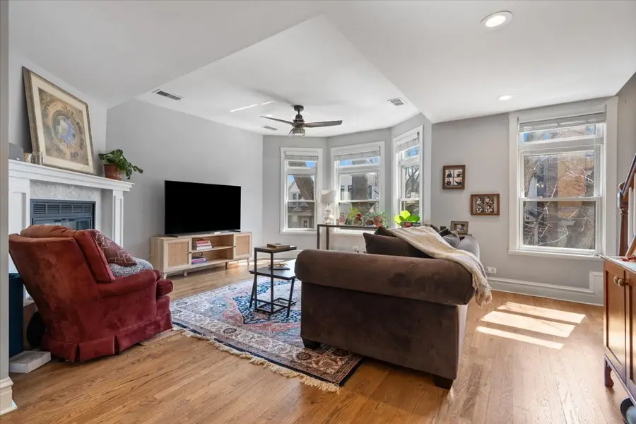 2156 W Belle Plaine Avenue, Chicago, IL 60618 - #3