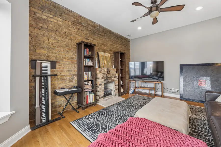 1441 W Cuyler Avenue #3E, Chicago, IL 60613 - #3