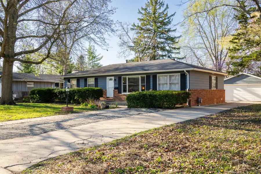 602 E Sunnycrest Court, Urbana, IL 61801 - #2