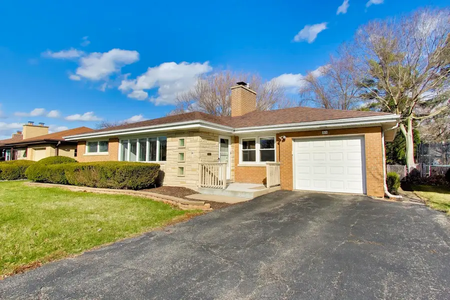915 S Na Wa Ta Avenue, Mount Prospect, IL 60056 - #2