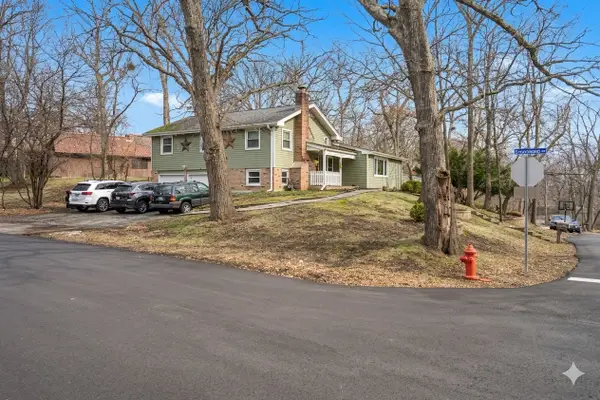 714 Elmwood Drive, Carpentersville, IL 60110