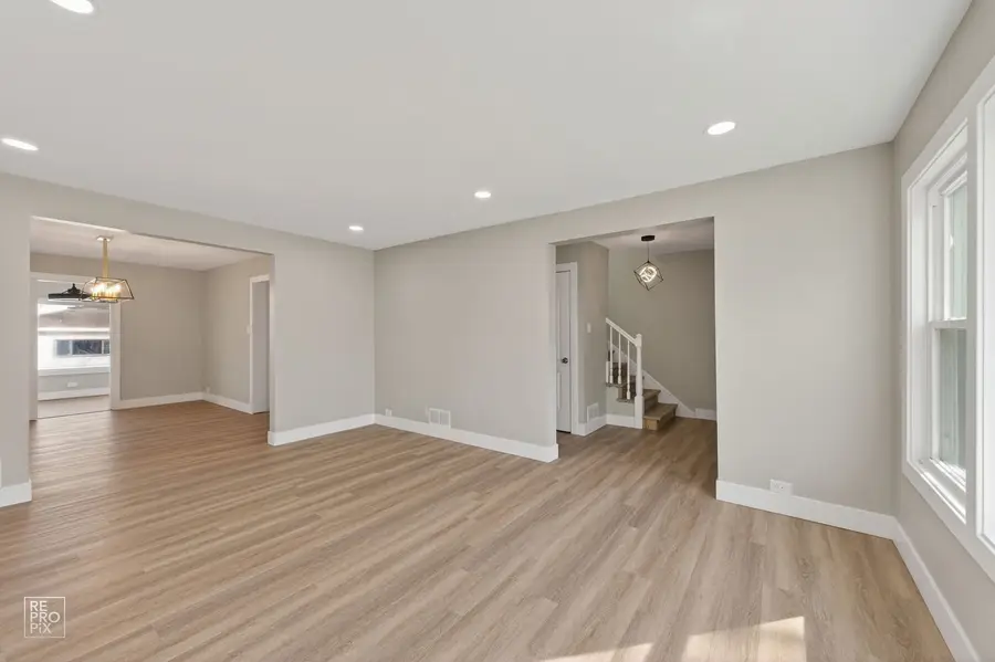 8047 S Kingston Avenue, Chicago, IL 60617 - #3