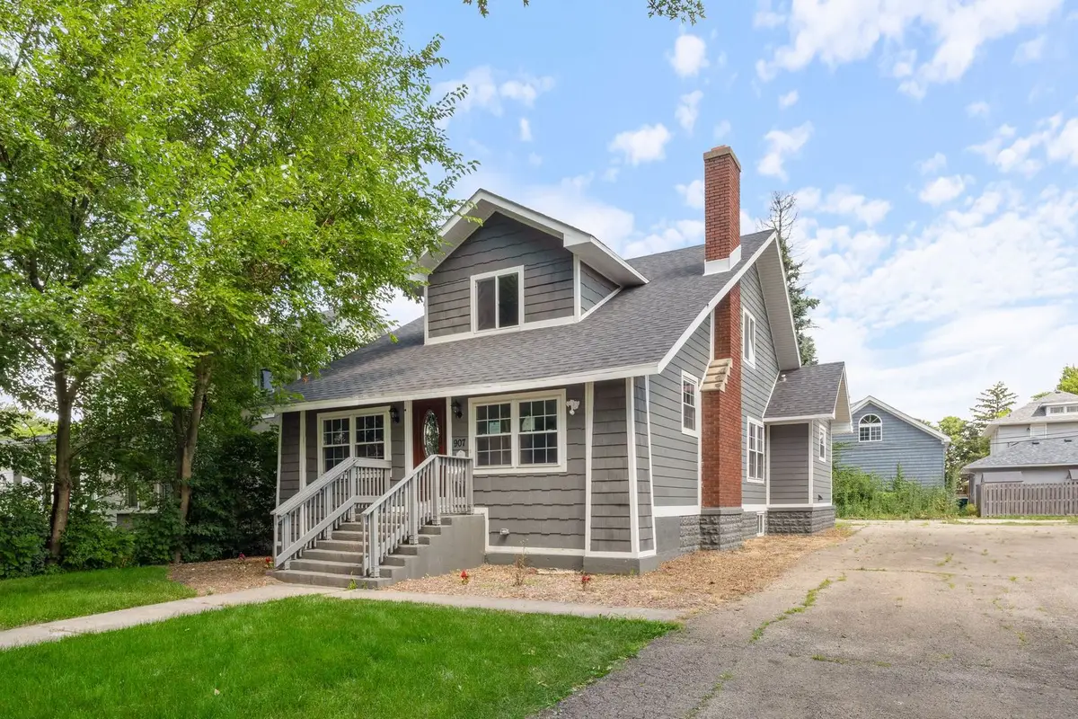 907 Glenwood Avenue, Joliet, IL 60435 - #1