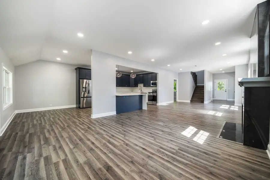 907 Glenwood Avenue, Joliet, IL 60435 - #3