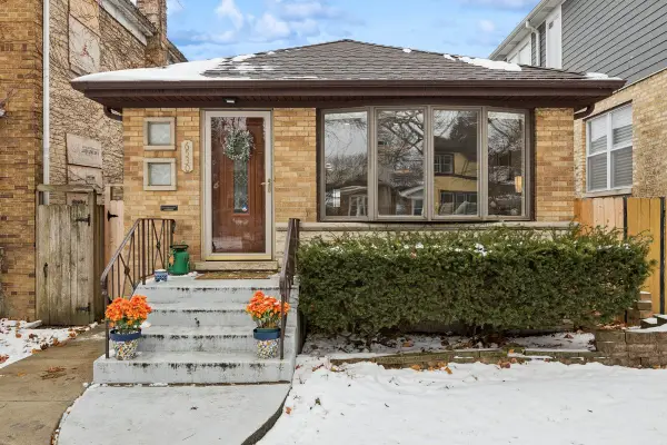 6530 N Oliphant Avenue, Chicago, IL 60631