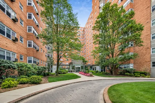 4950 N Marine Drive #106, Chicago, IL 60640