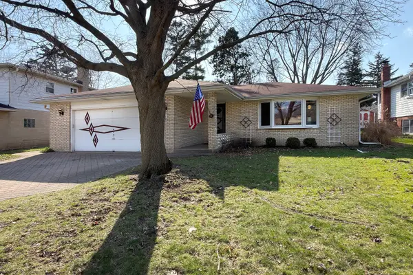 914 S Robert Drive, Mount Prospect, IL 60056