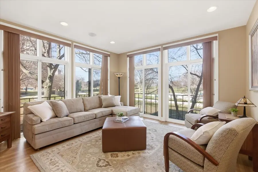 950 W Berwyn Avenue #9, Chicago, IL 60640 - #2