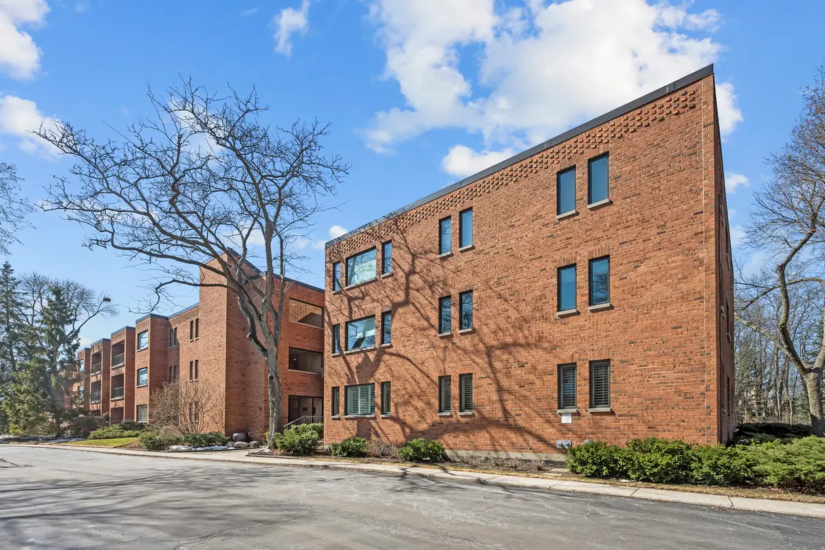 105 E Laurel Avenue #106, Lake Forest, IL 60045 - #1