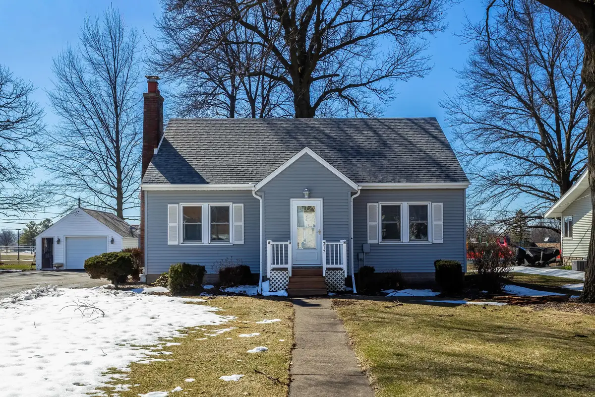 317 W Le Claire Road, Eldridge, IA 52748 - #1