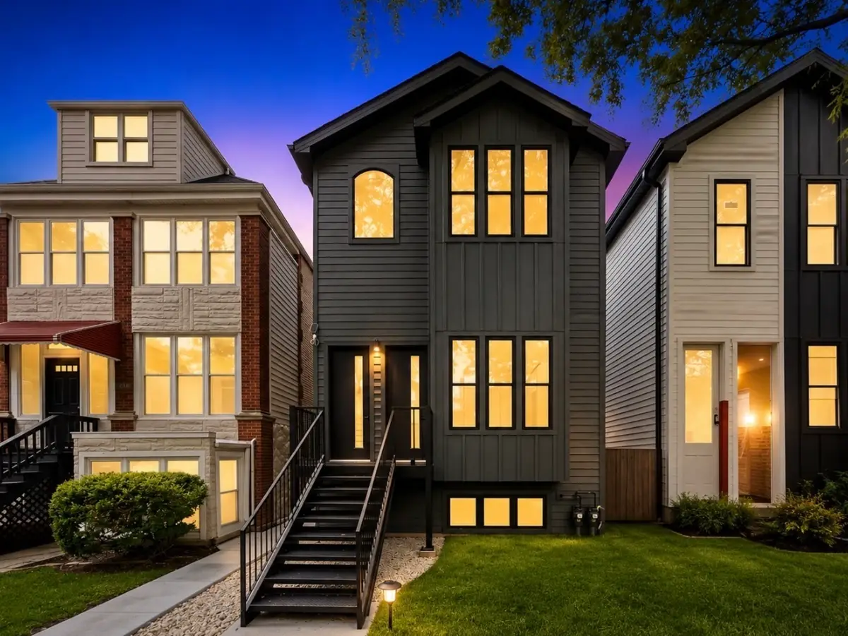 3644 W Cornelia Avenue #2, Chicago, IL 60618 - #1