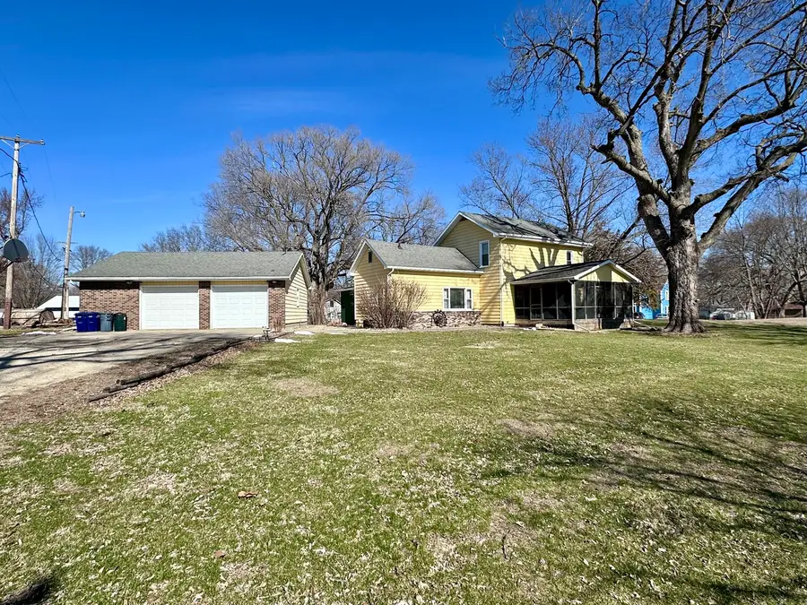 307 2nd Street W, Lyndon, IL 61261 - #2