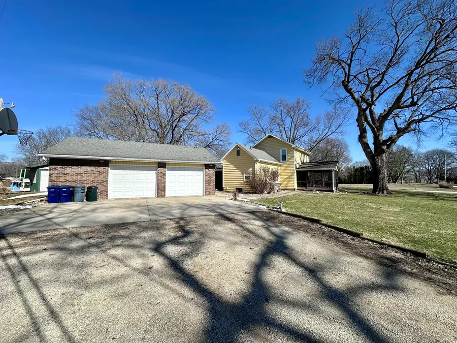 307 2nd Street W, Lyndon, IL 61261 - #3
