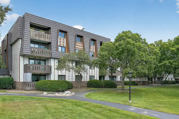 13200 W Heiden Circle #2411, Lake Bluff, IL 60044