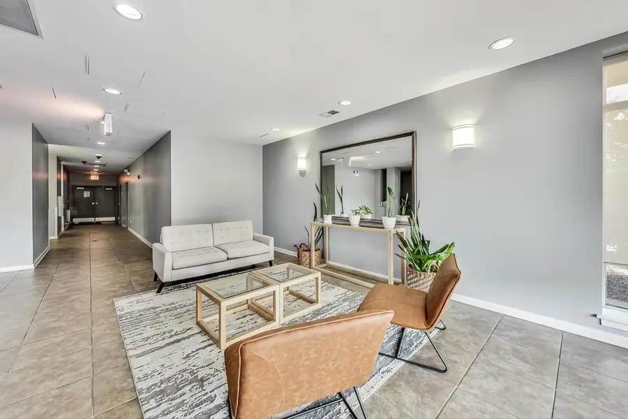 1155 W Roosevelt Road #304, Chicago, IL 60608 - #3