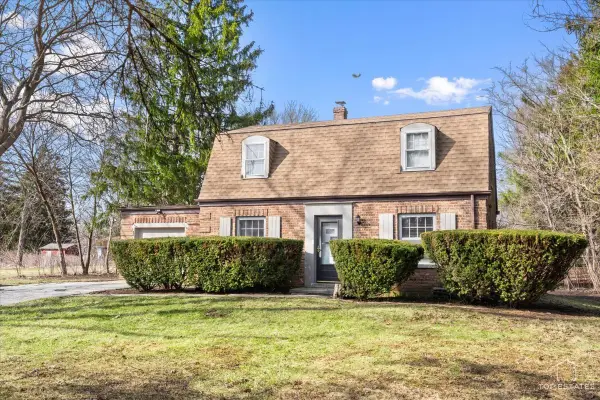 304 E Camp Mcdonald Road, Prospect Heights, IL 60070