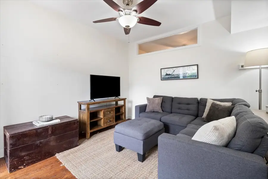 1525 W Barry Avenue #1F, Chicago, IL 60657 - #3