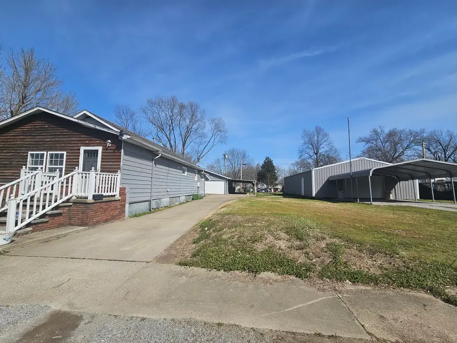 606 Orchard Street N, West Frankfort, IL 62896 - #2