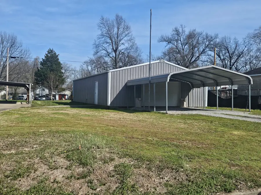 606 Orchard Street N, West Frankfort, IL 62896 - #3