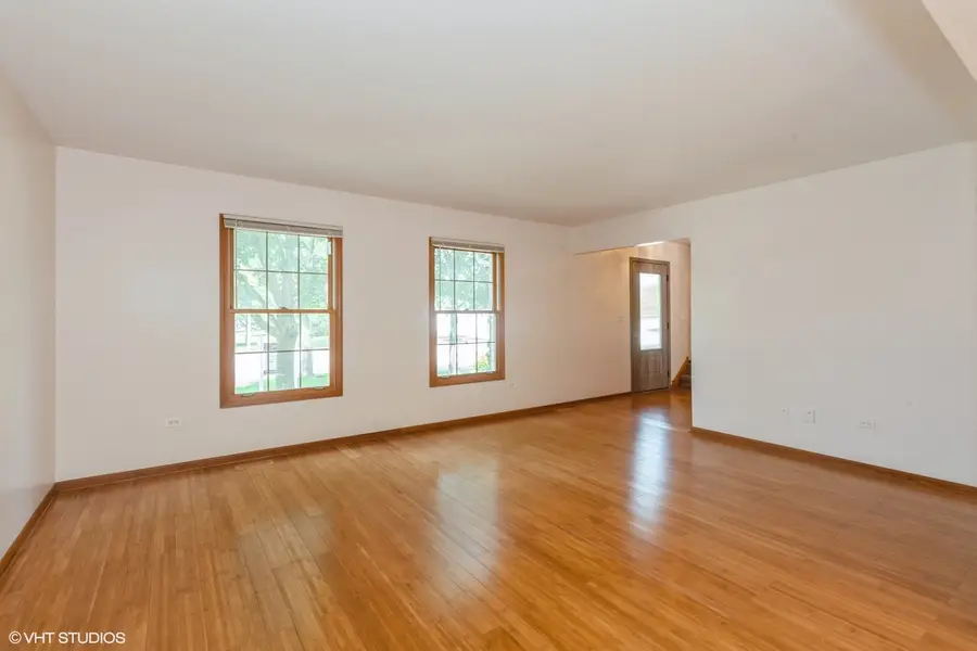 8885 Dryden Street, Woodridge, IL 60517 - #3