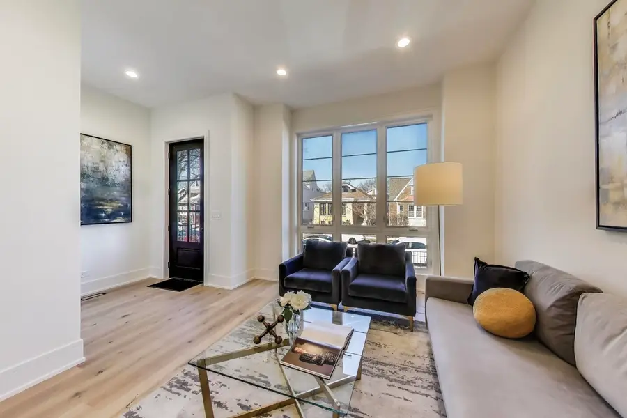 2617 W Carmen Avenue, Chicago, IL 60625 - #3