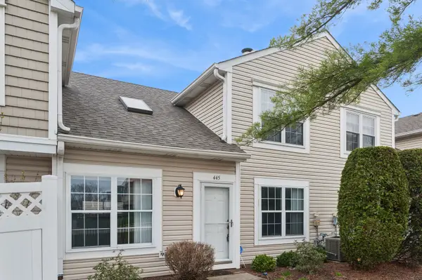 445 Le Parc Circle, Buffalo Grove, IL 60089