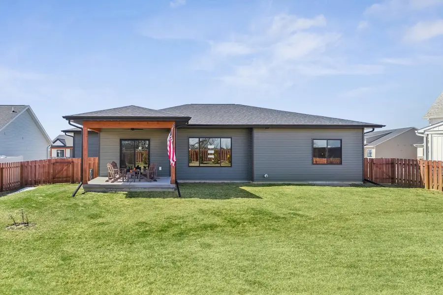 1207 Colonial Court, Eldridge, IA 52748 - #2