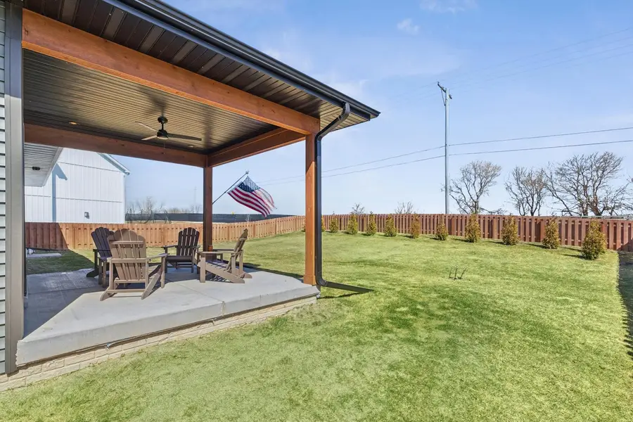 1207 Colonial Court, Eldridge, IA 52748 - #3