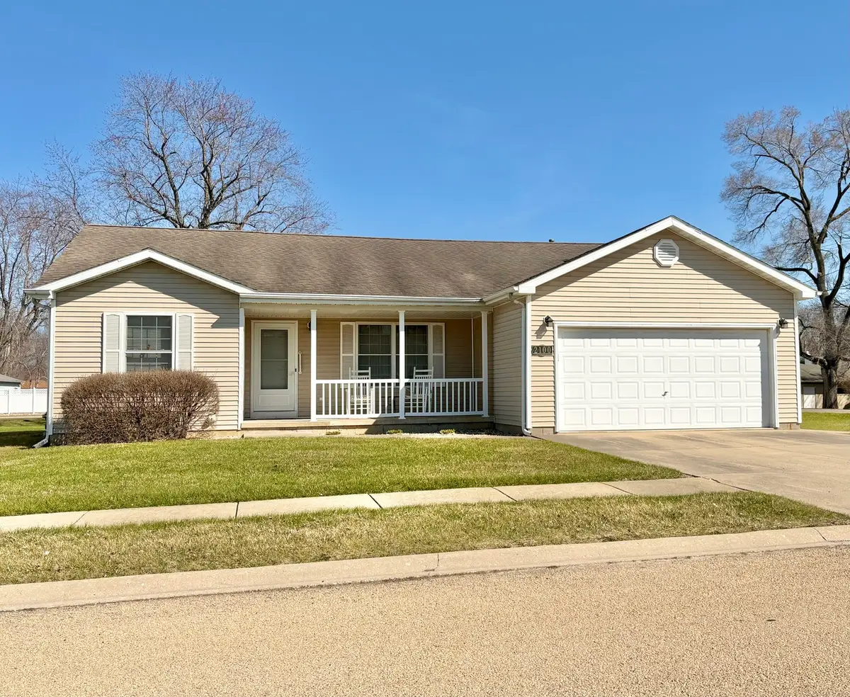 2100 Fox Chase Drive, Ottawa, IL 61350 - #1