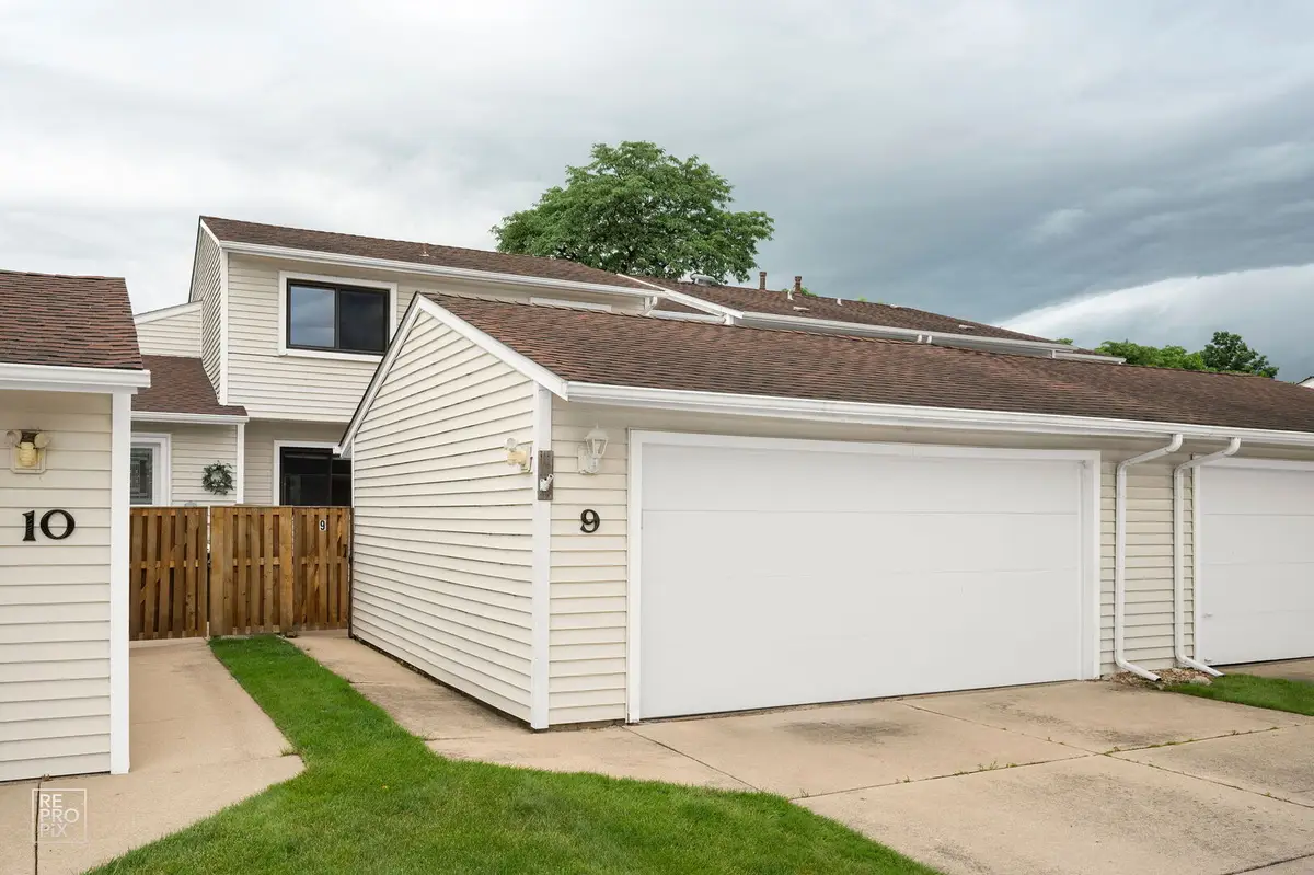 9 Wake Robin Court, Woodridge, IL 60517 - #1