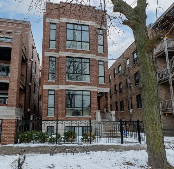 1169 W Eddy Street #201, Chicago, IL 60657