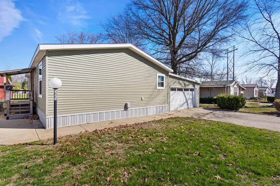 595 Bureau Street, Mahomet, IL 61853 - #3