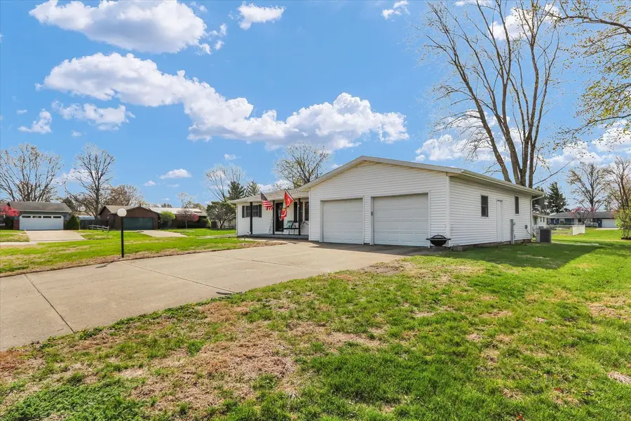 205 E Briarcliff Drive, Saint Joseph, IL 61873 - #3