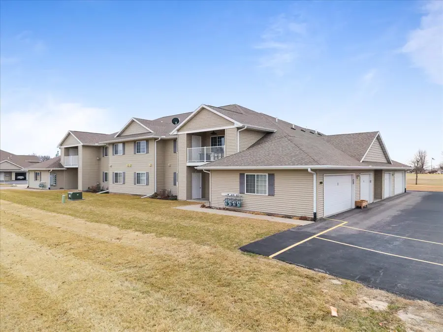 340 E Franklin Street #202, Eldridge, IA 52748 - #2