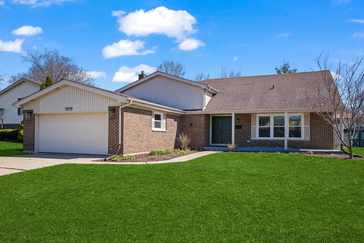 1919 N Pinetree Drive, Arlington Heights, IL 60004 - #1