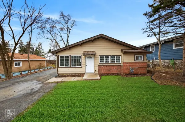 33704 N Oakland Drive, Gages Lake, IL 60030