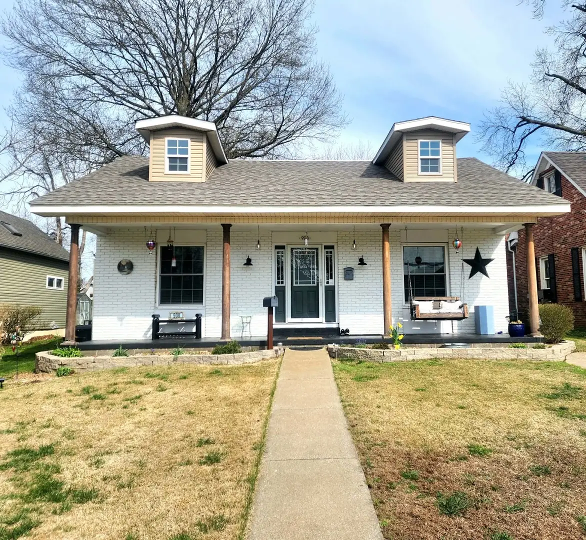 908 N 13th Street, Herrin, IL 62948 - #1