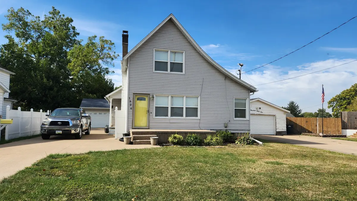 1926 N 5th Street, Clinton, IA 52732 - #1
