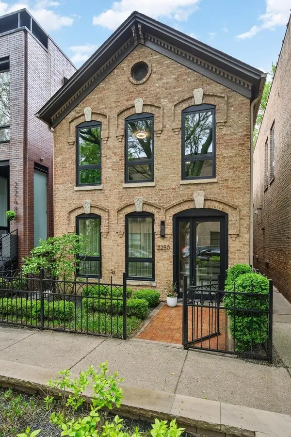 2250 N Wayne Avenue, Chicago, IL 60614