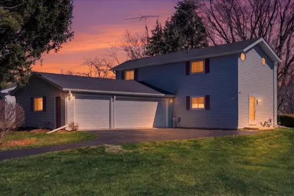 422 Pembroke Road Sw, Poplar Grove, IL 61065