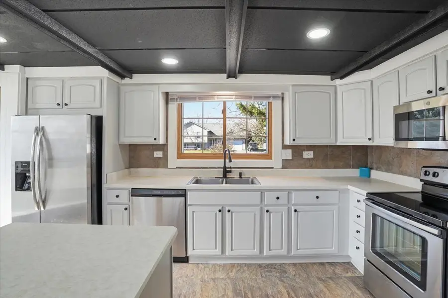 422 Pembroke Road Sw, Poplar Grove, IL 61065 - #2