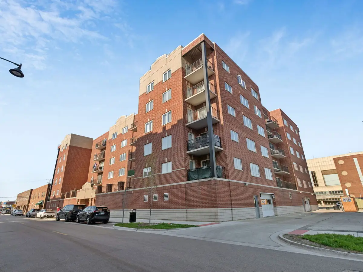 3303 Grove Avenue #604, Berwyn, IL 60402 - #1
