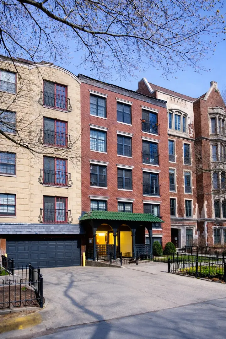 512 W Barry Avenue #205, Chicago, IL 60657 - #1