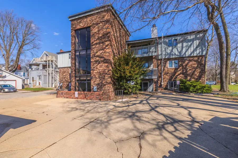 1111 E Jefferson Street #1, Bloomington, IL 61701 - #2