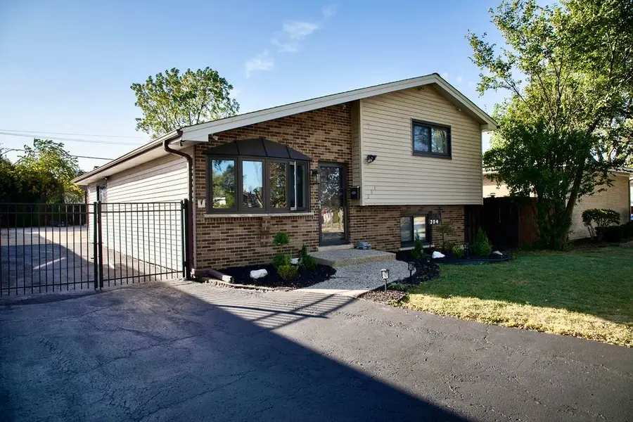 204 S Iowa Avenue, Addison, IL 60101 - #2