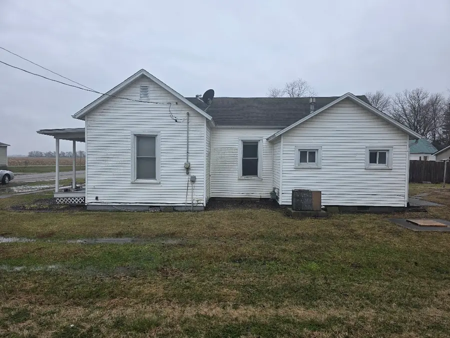 307 S Poplar Street, Farina, IL 62838 - #2
